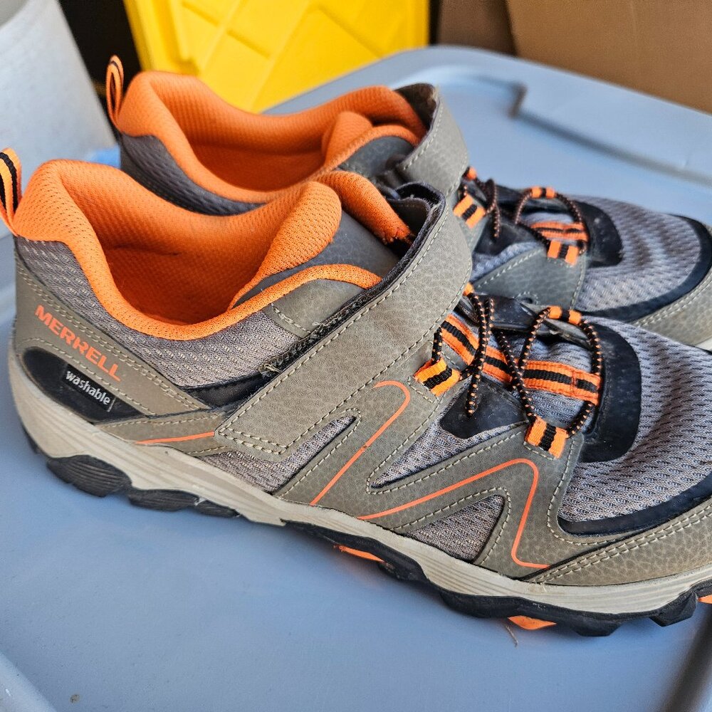 Boys youth Merrell shoes size 6